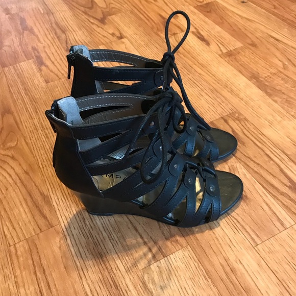 Peep Toe Lace Up Wedges  Size 6 Black 💕 - Picture 4 of 8